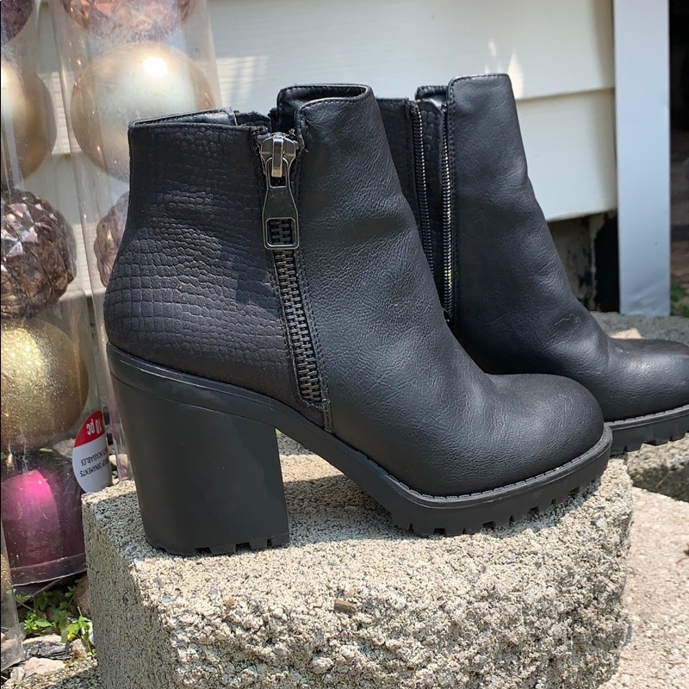 Mix no.6 Black booties